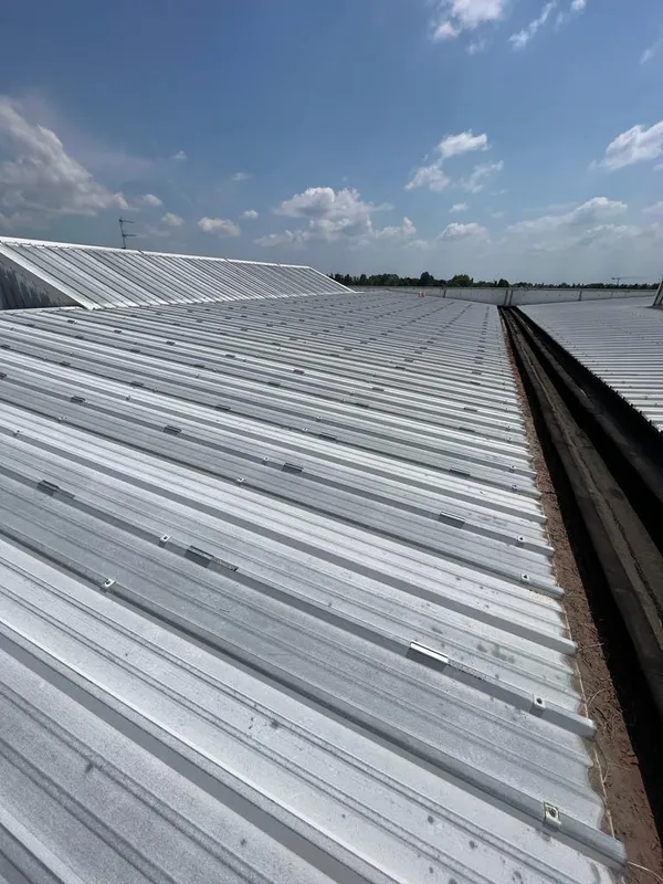 Impianto fotovoltaico su tetto industriale