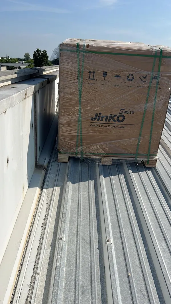 Impianto fotovoltaico su tetto industriale