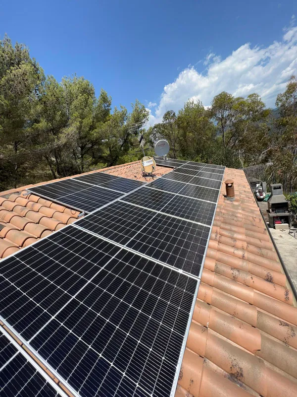 Impianto fotovoltaico su tetto residenziale