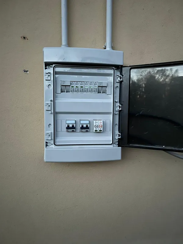 Impianto fotovoltaico su tetto residenziale