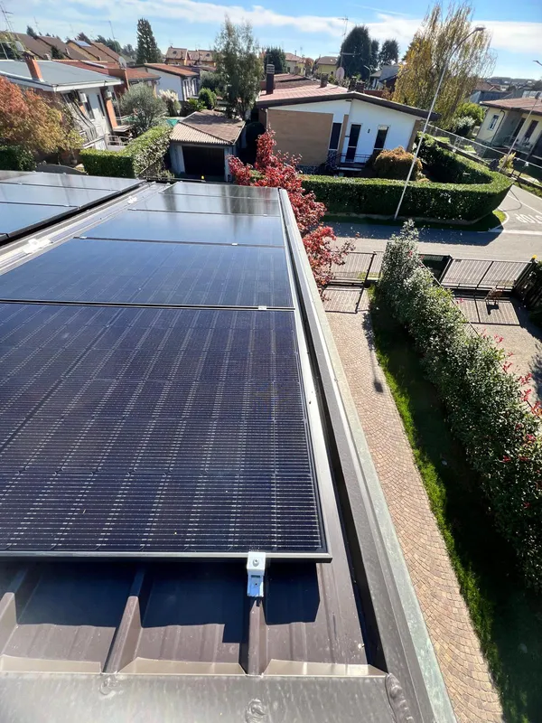 Impianto fotovoltaico su tetto residenziale