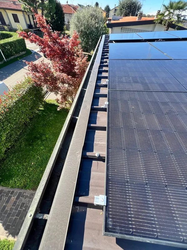 Impianto fotovoltaico su tetto residenziale