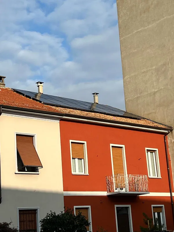 Impianto fotovoltaico su tetto residenziale