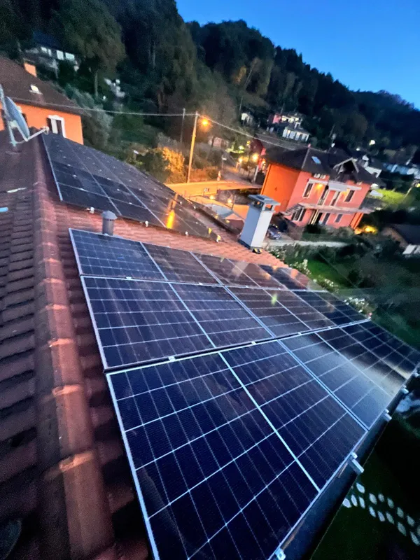 Impianto fotovoltaico su tetto residenziale