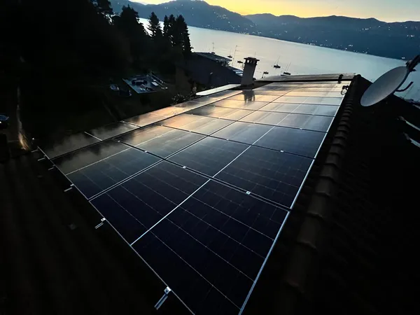 Impianto fotovoltaico su tetto residenziale