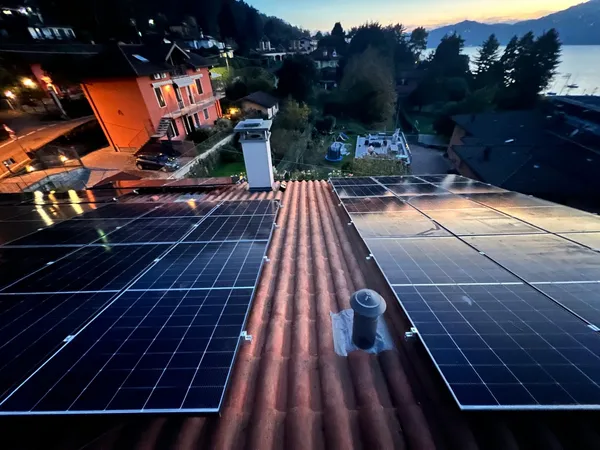 Impianto fotovoltaico su tetto residenziale